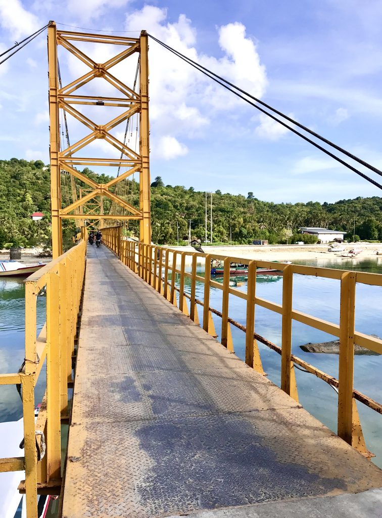 indonesia - isole - nusa cenningan - ponte 
